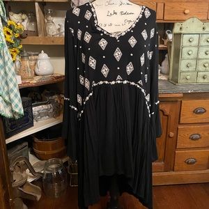 Torrid size 4 black long sleeve tunic top